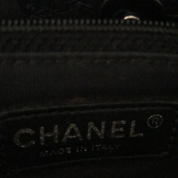 Stunning Authentic Chanel Leather and Tweed-Like Tote Purse - Picture 6 of 9